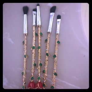 Rose eye brushes